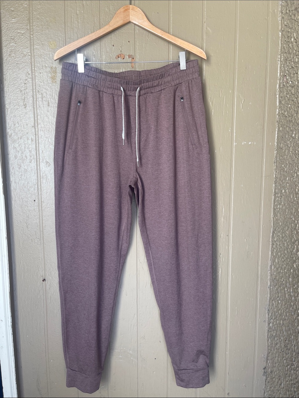 Vuori  Dawstring Joggers Size XL